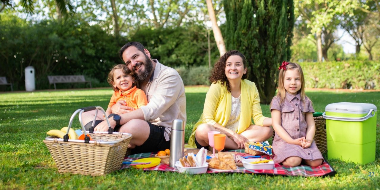 Planning the Perfect Family Picnic: Tips for Food, Fun, and Togetherness