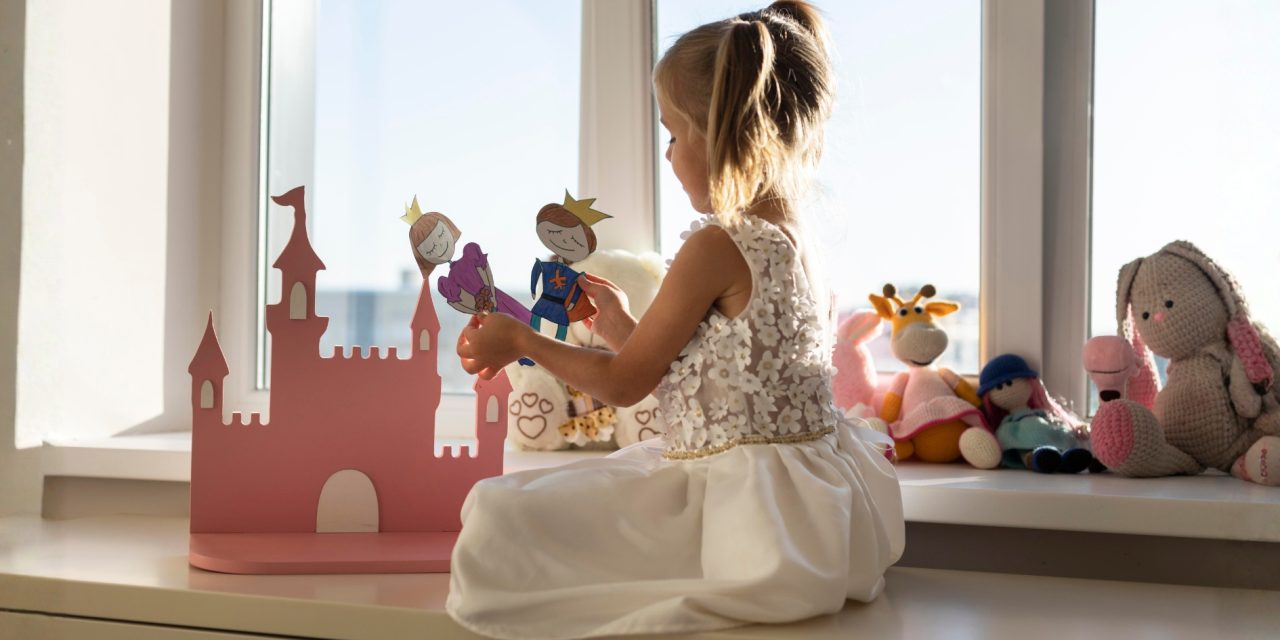 Puppet Shows and Dress-Up: Turning Simple Play into Storytelling Magic