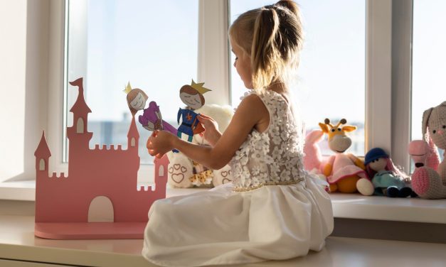 Puppet Shows and Dress-Up: Turning Simple Play into Storytelling Magic